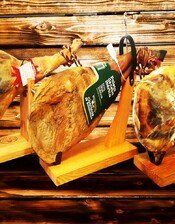 Ispaniški vytinti kumpiai Jamon
